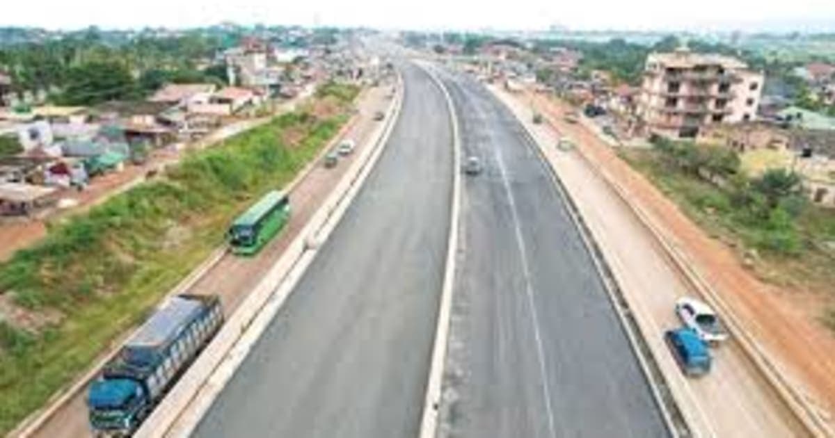Ofankor-Nsawam road delays frustrate commuters as contractor seeks extension